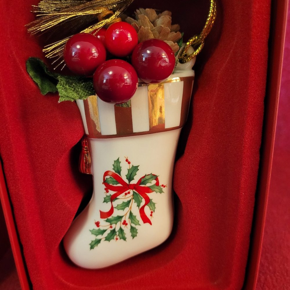 LENOX HOLIDAY STOCKING ORNAMENT RETAILS FOR $70 BRAND NEW